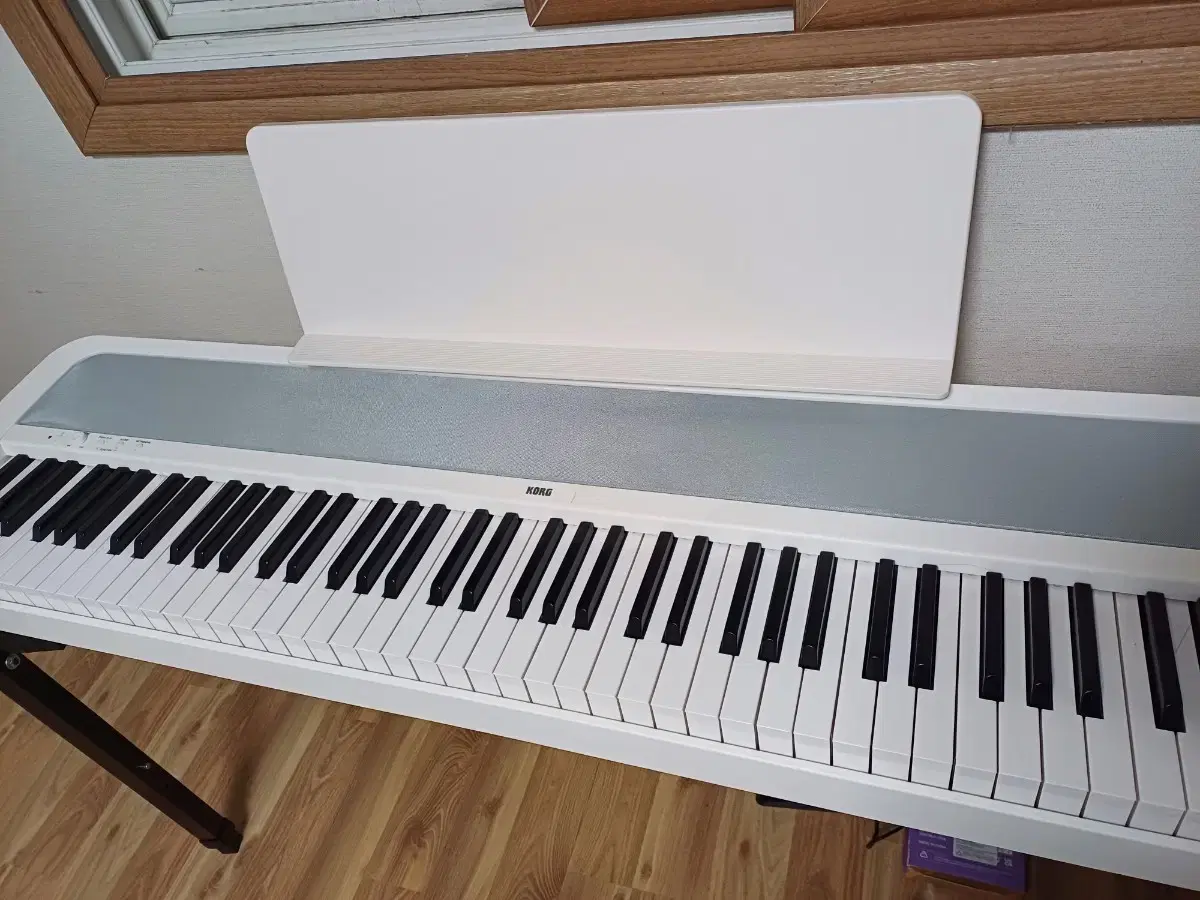 Korg B2 White Digital Piano