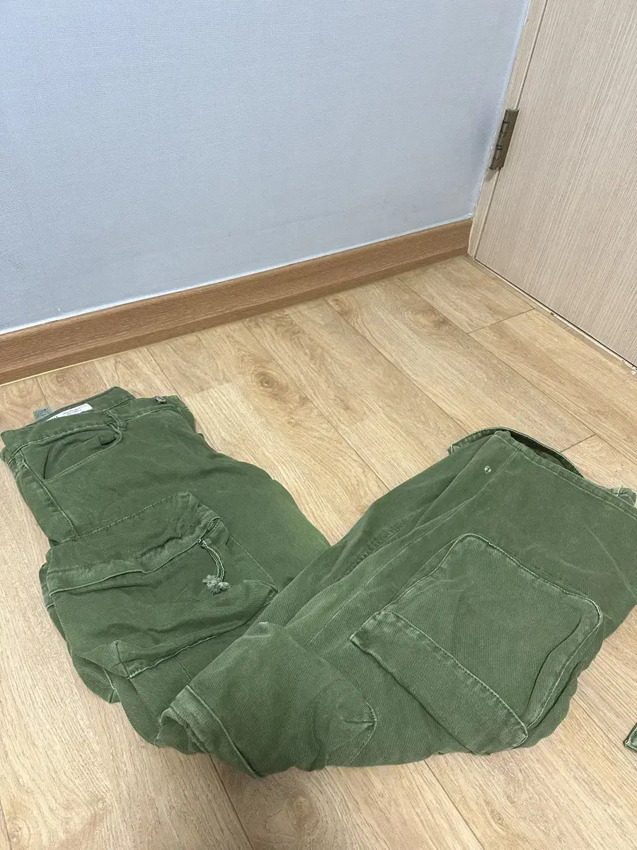 [40] Zara Utility Cargo Pants Green