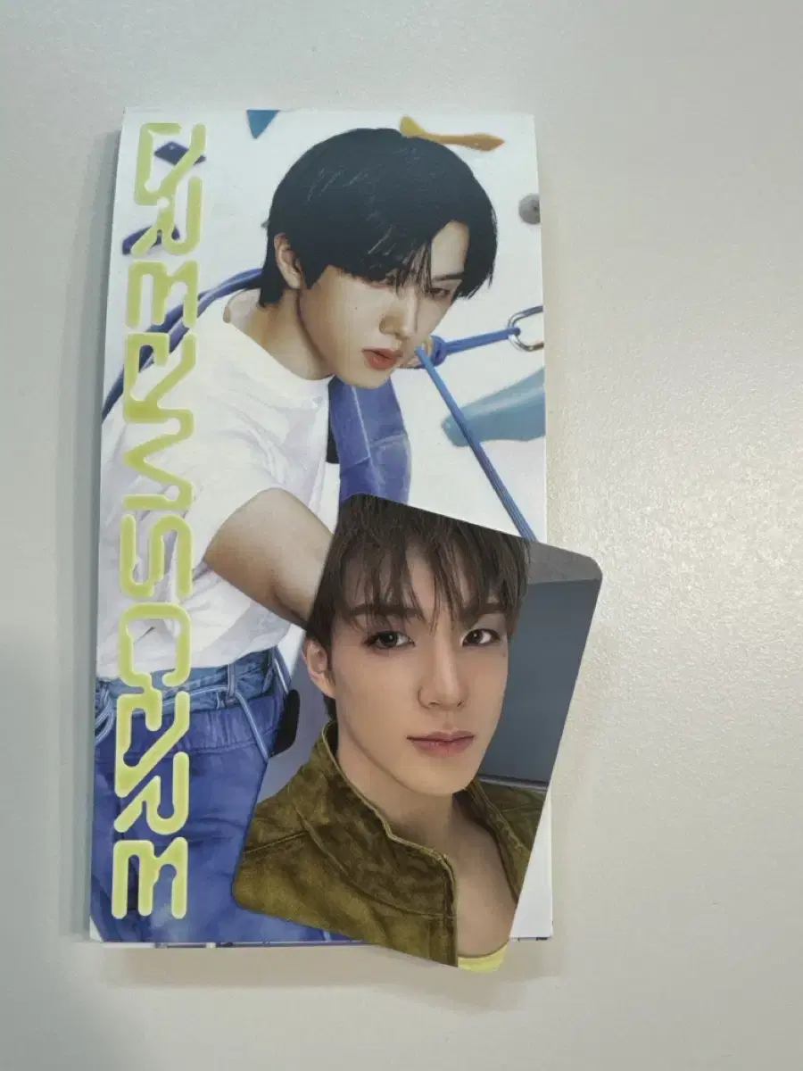 Dreamscape Jeno Photocard (included)