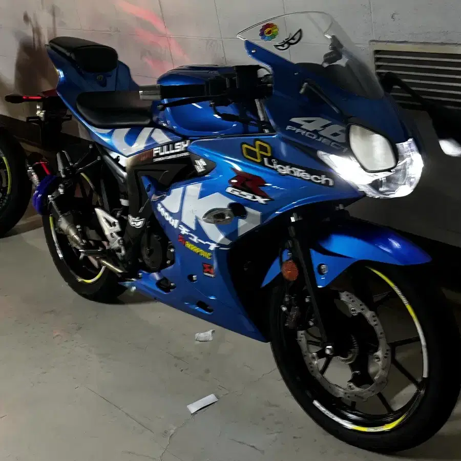 (개인) 스즈키gsx-r125 요시무라 19년식2만 중반 픽시대차 써론대