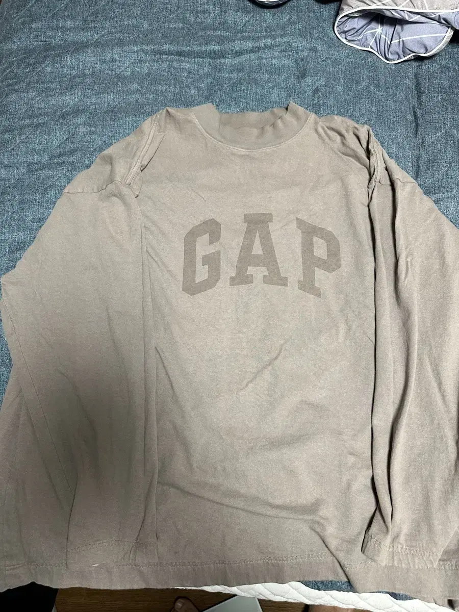 E.JI Gap Long Sleeve Tee sells