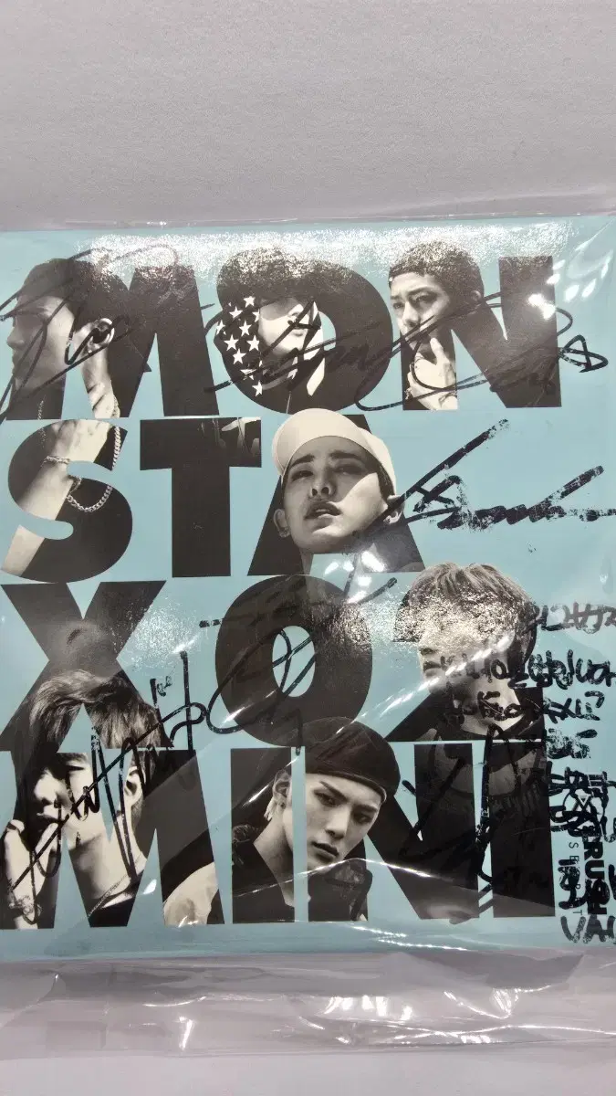 B)Monsta X Sign Vahn