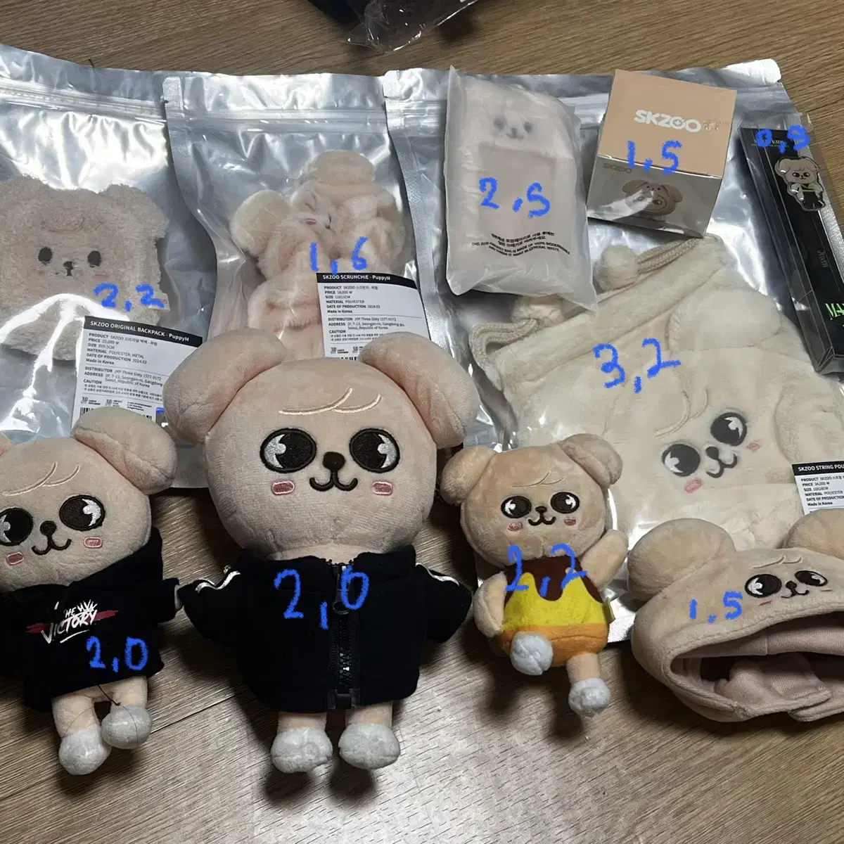 Skzoo Puffy doll Lightstick Cloak nametag Mini Backpack Figures Gel Pen Scrunchies