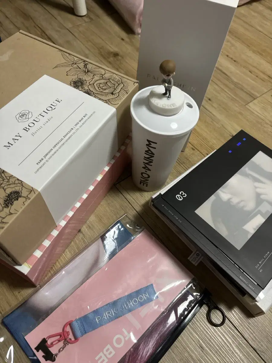 Park Jihoon has merchandise bulk to sell