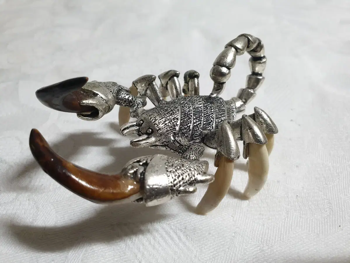 Han-shi Discount on Scorpion Craftwork