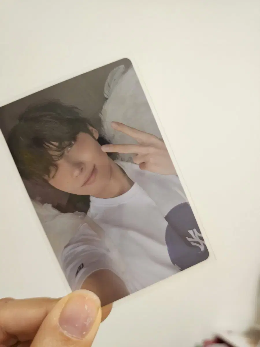 Merch version wings photocard hueningkai txt