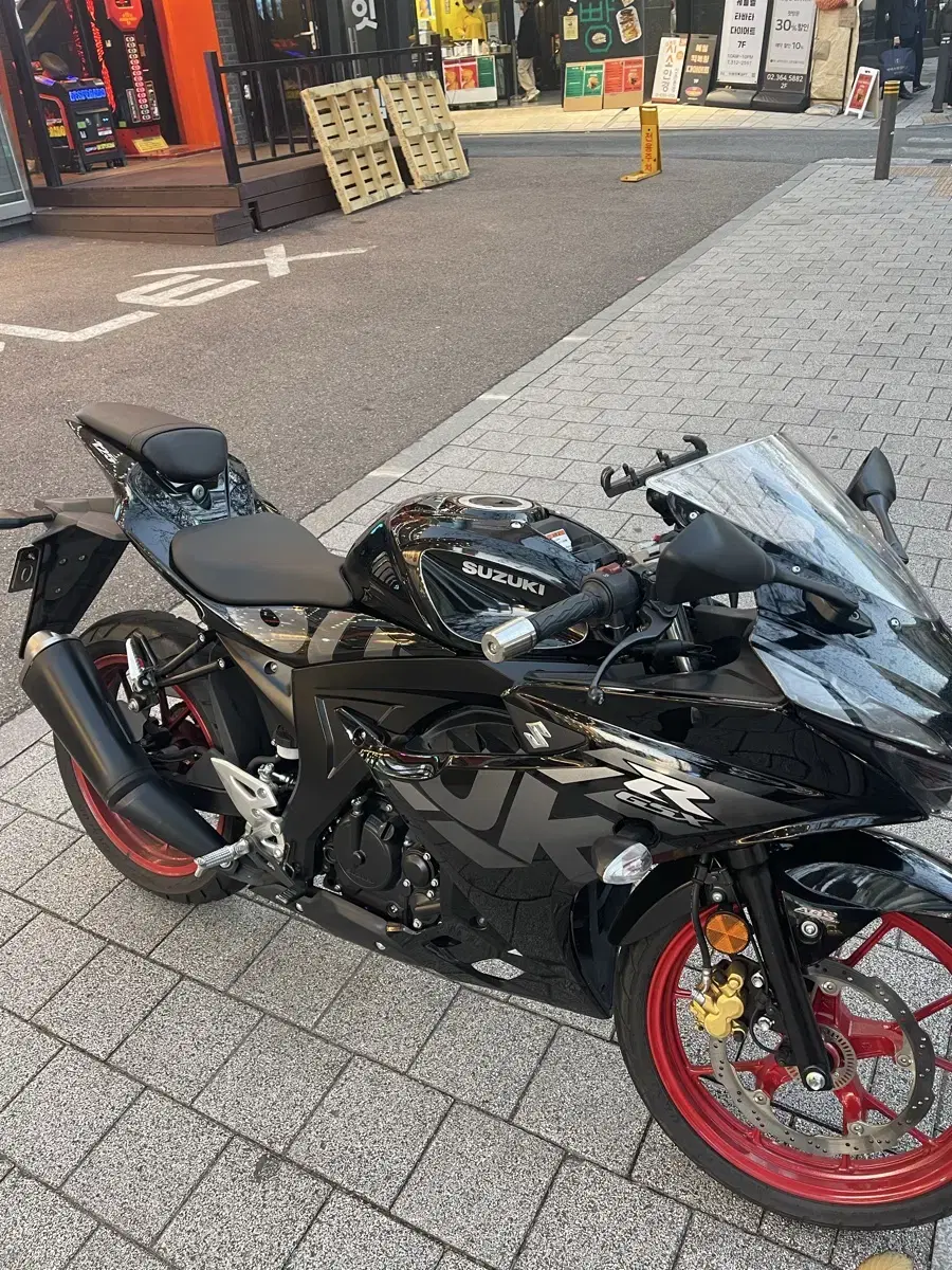 22년식 gsx-r125 검빨 3,000km 신차급