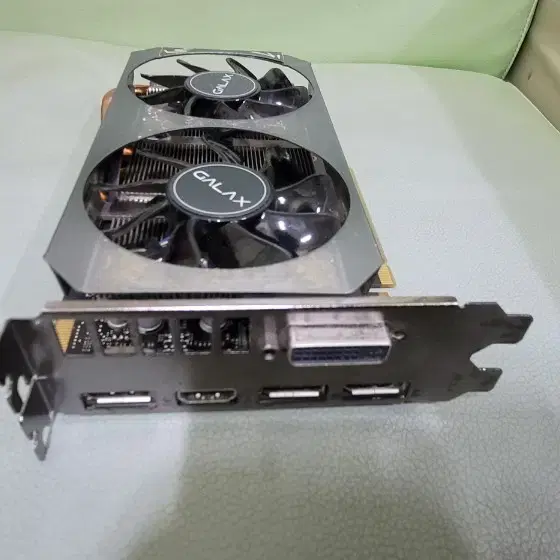 부품용으로 라데온 RX570 4GB 와 GTX960 2GB를 팝니다.