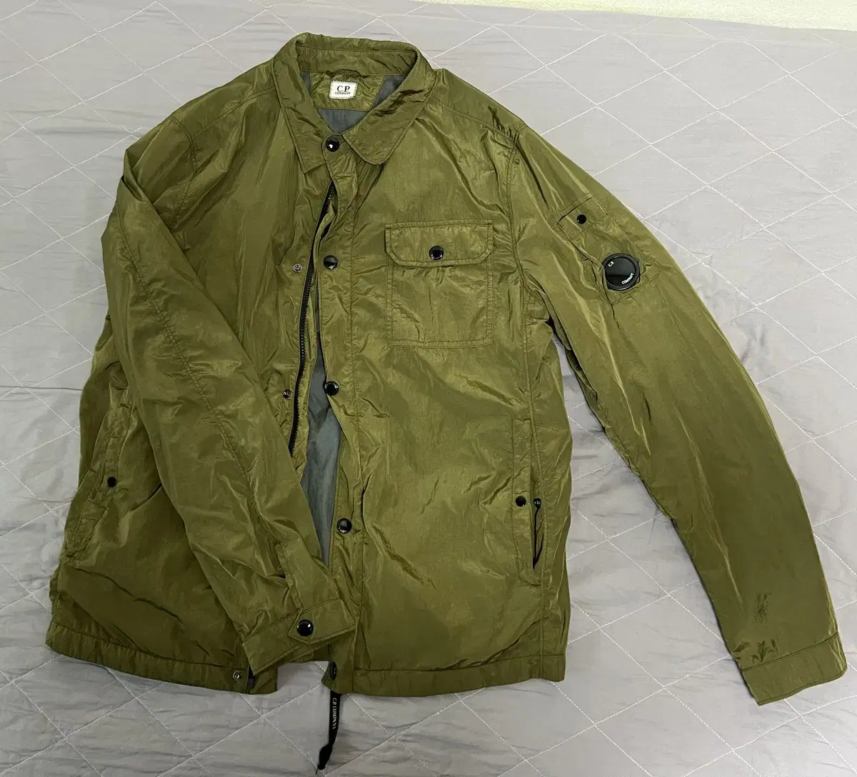 CP Company Chrome Windbreaker Khaki in excellent condition, size 52 (105)