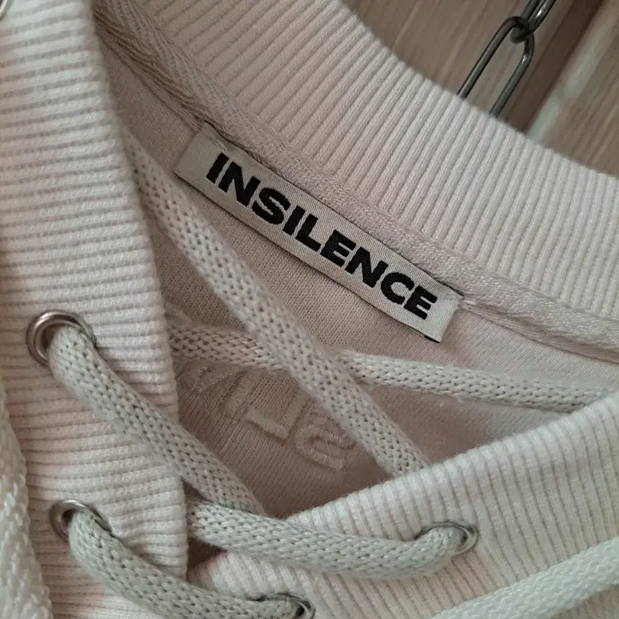 INSILENCE 크롭티