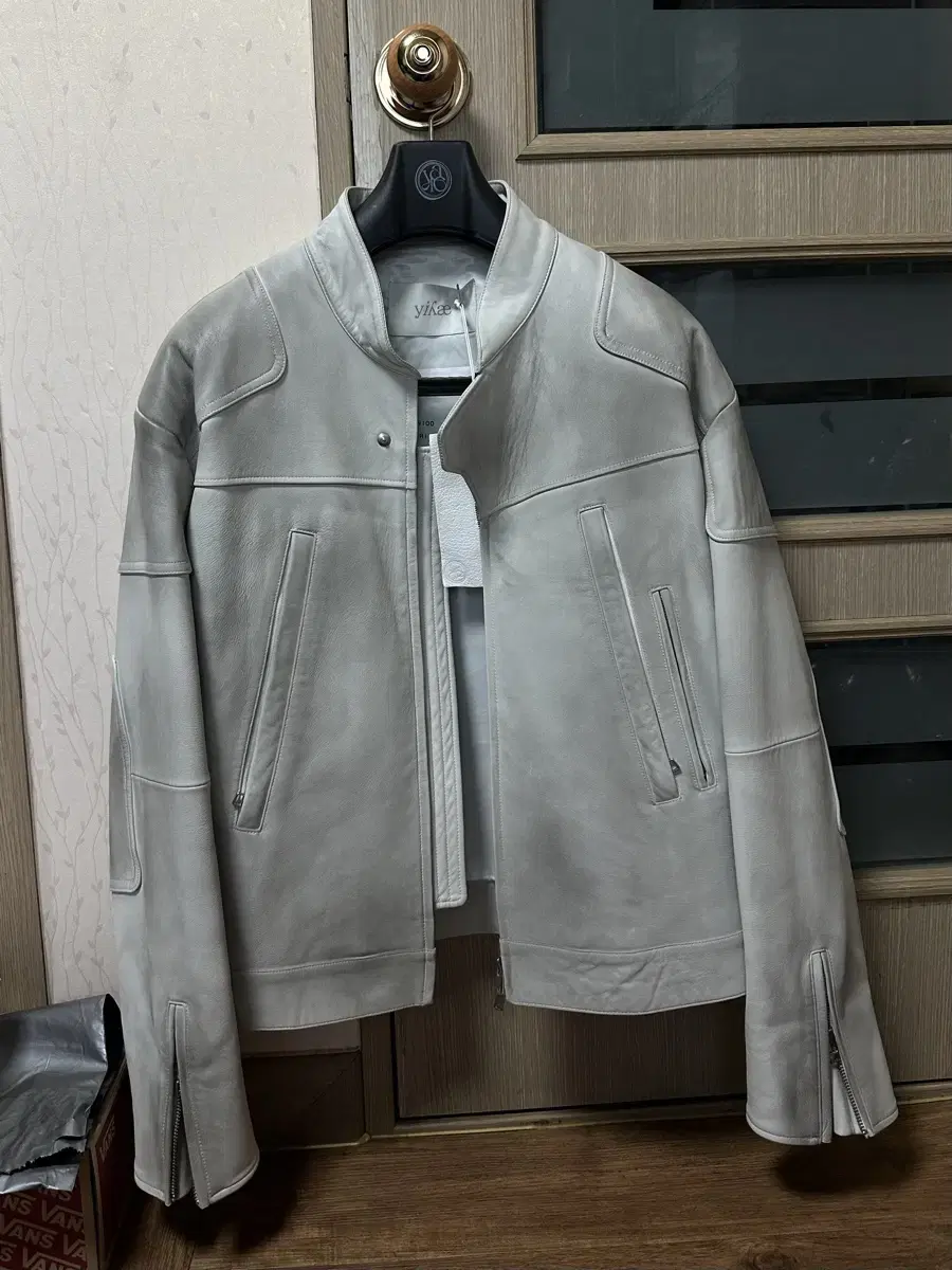 [L] Yiyae Yiyae Modipai Biker Leather Jacket Dirty White