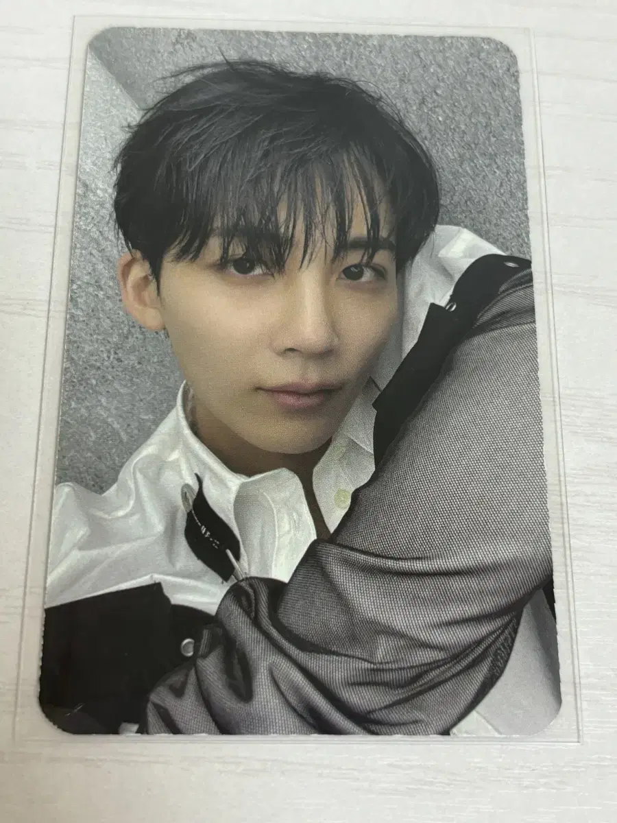 Seventeen yoon jeonghan Feathersun pre-order benefit Photocard