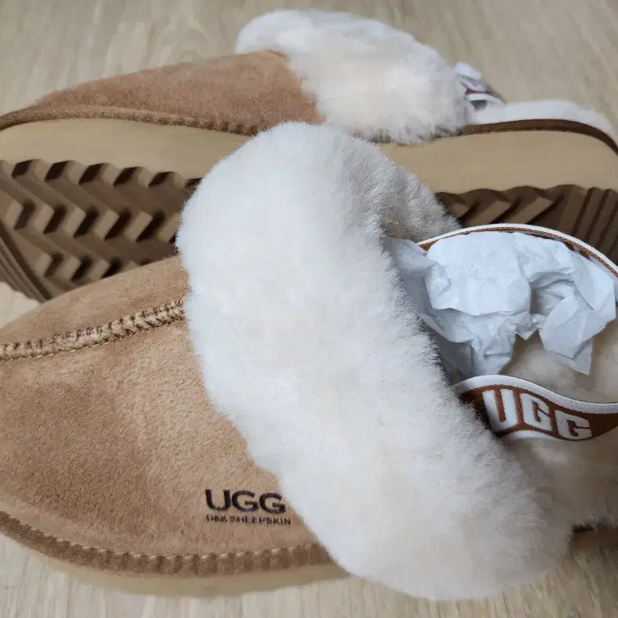 호주 어그 UGG 밴딩 슬리퍼 체스트넛 색상 M사이즈 235mm