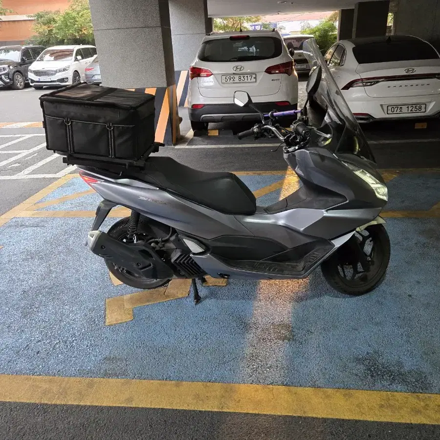 혼다 PCX125 ABS 22년식 팝니다