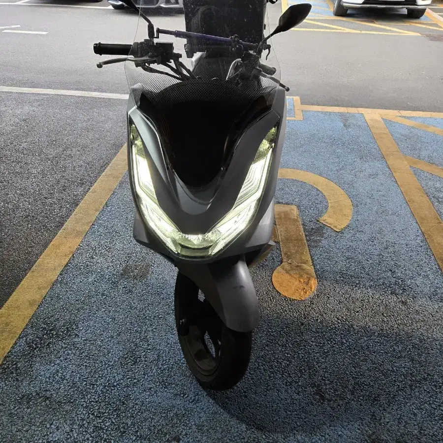 혼다 PCX125 ABS 22년식 팝니다