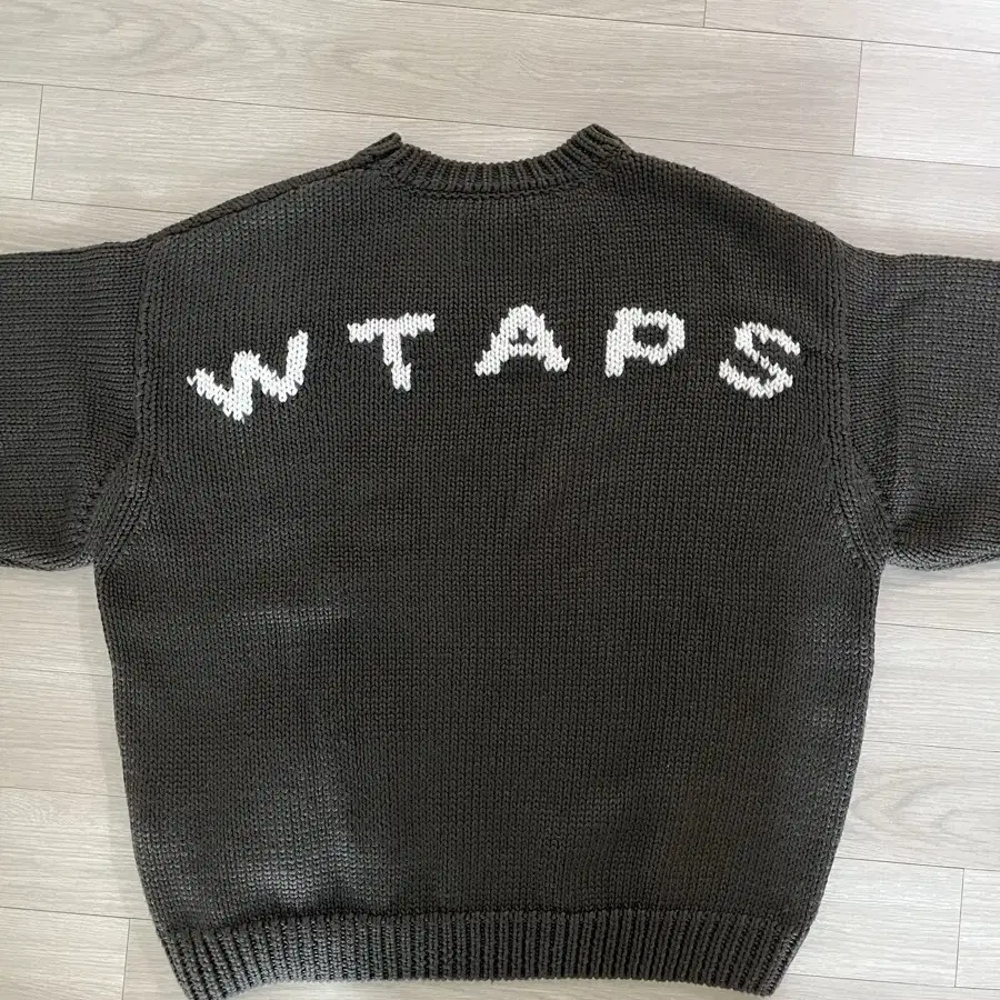 Wtaps 23AW 폴리 크루넥 스웨터 올리브컬러