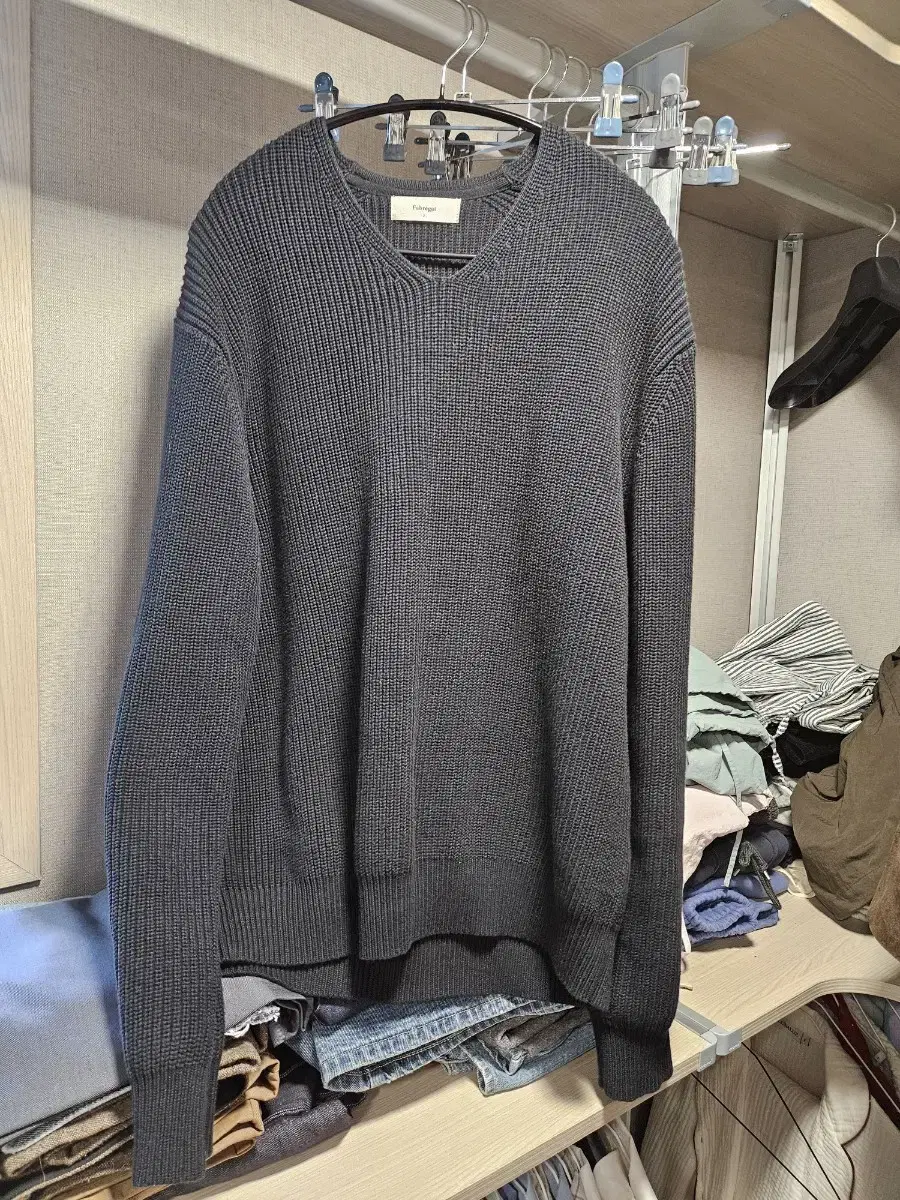 2 Fabregas V-neck knit