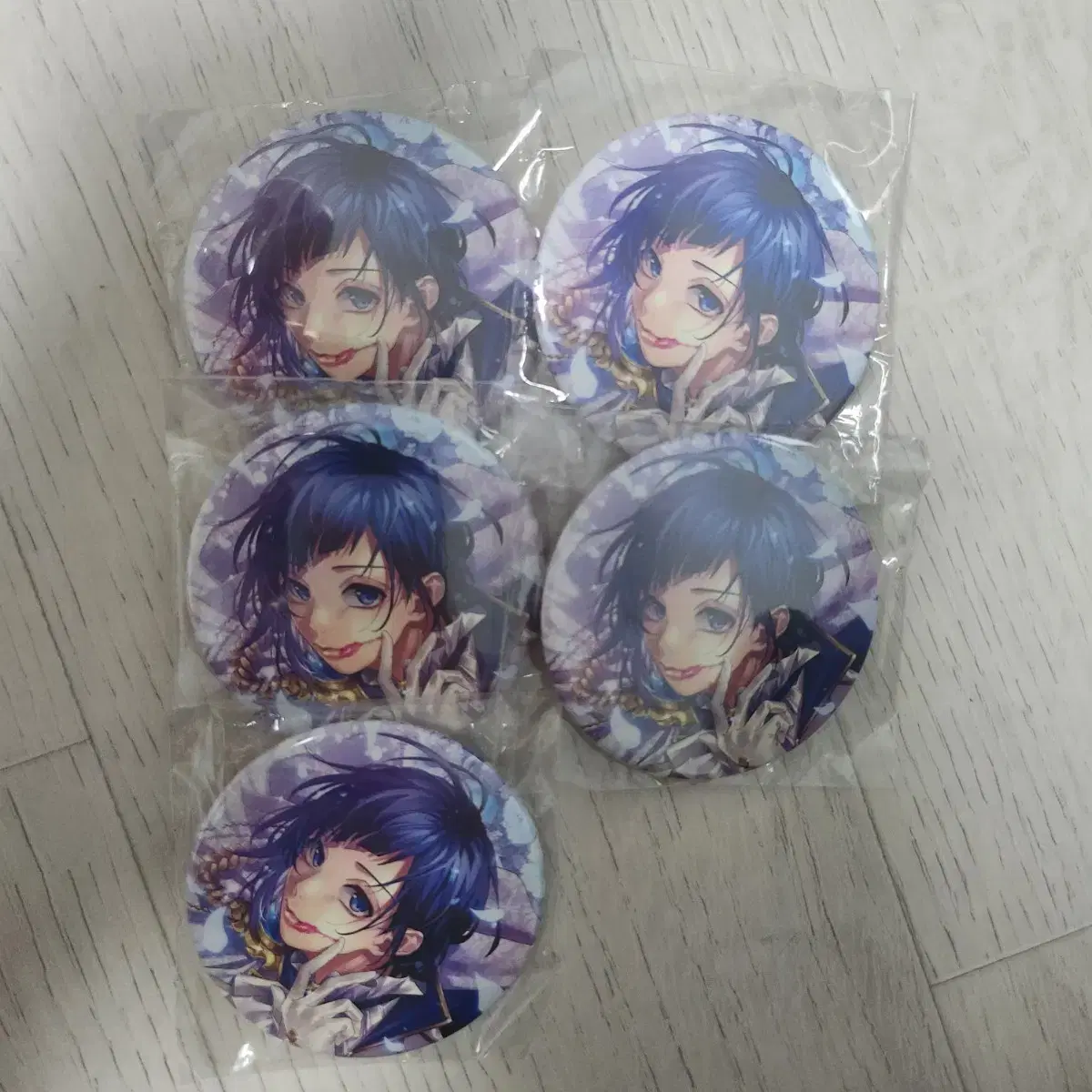 Bulk canbadges with Honeyworks Lip Keep