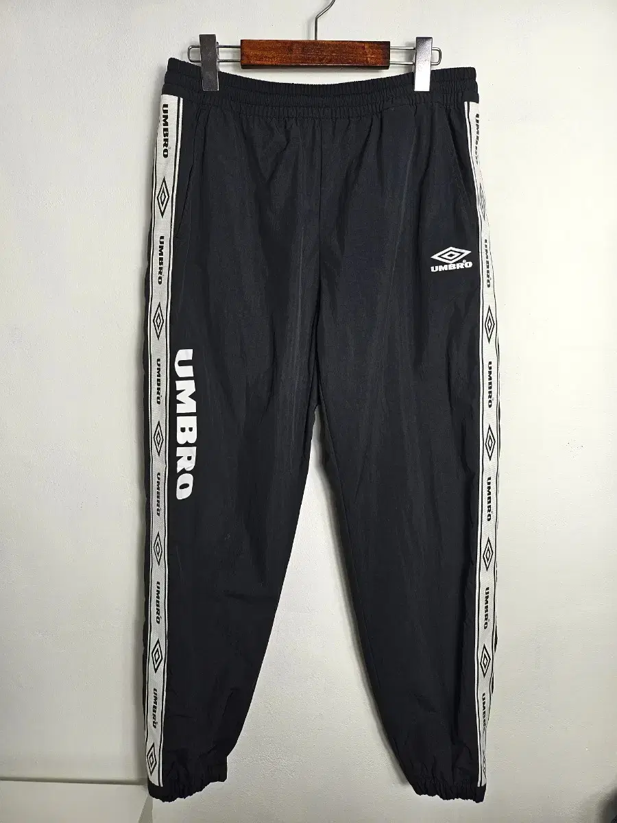 Umbro USB Loose Fit Woven Jogger Pants