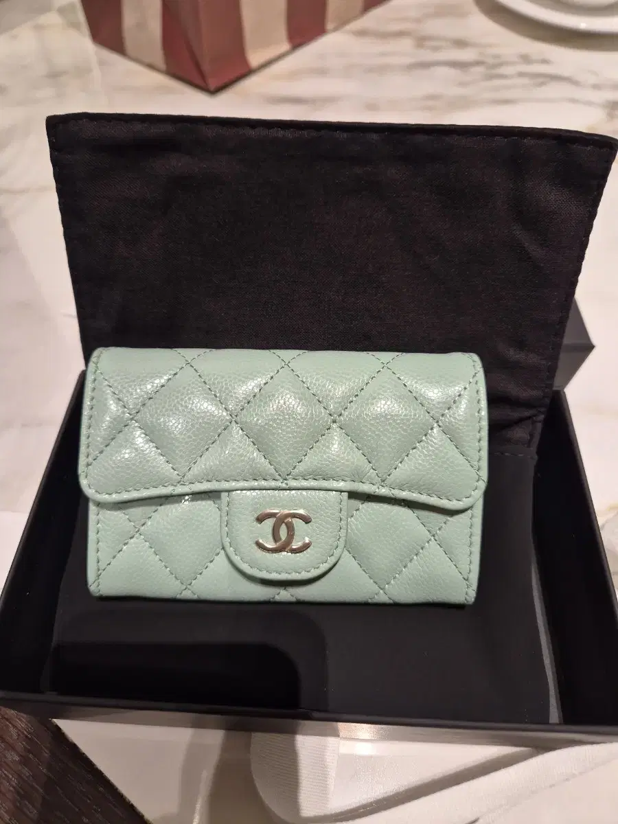 Chanel Classic Kard Wallet Gold Mint NM369