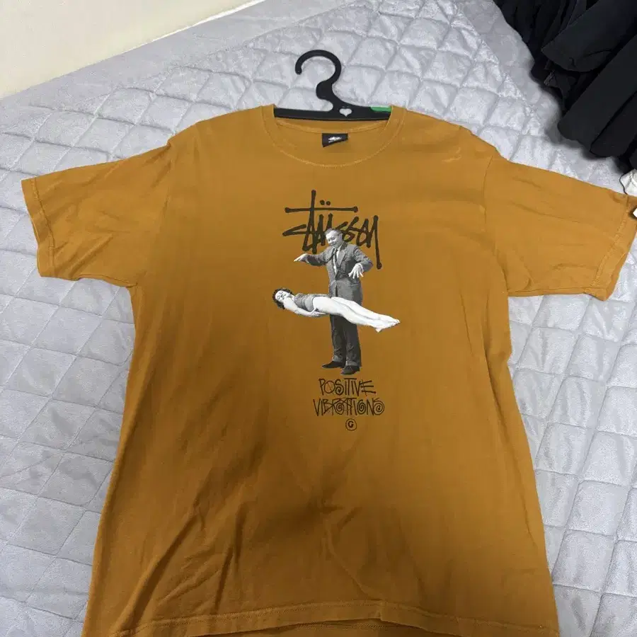 Stussy levitation tee m사이즈 판매