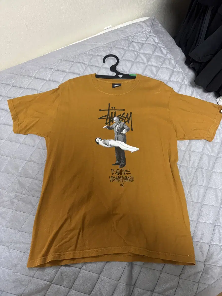 Stussy levitation tee m사이즈 판매