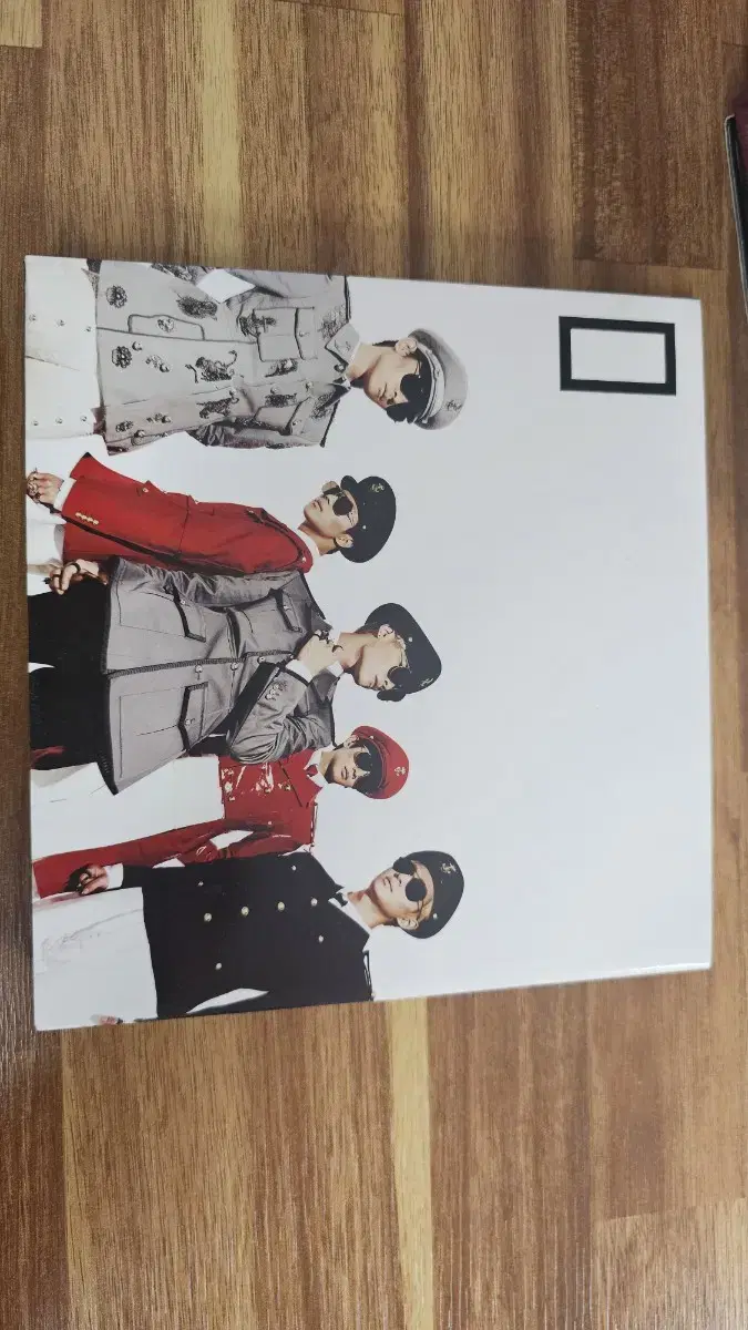 SHINee Everybody Signed Album