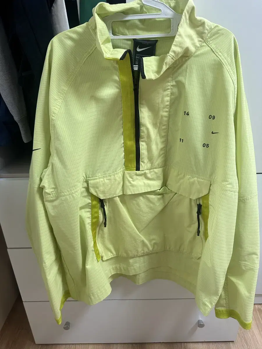 Nike TechPack Windbreaker