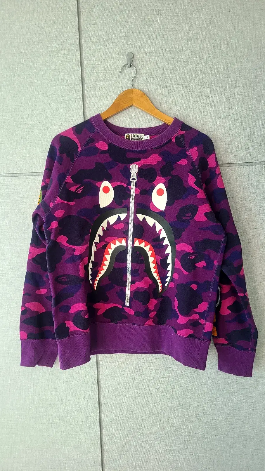 [M] Vape Purple Camo Shark Crewneck