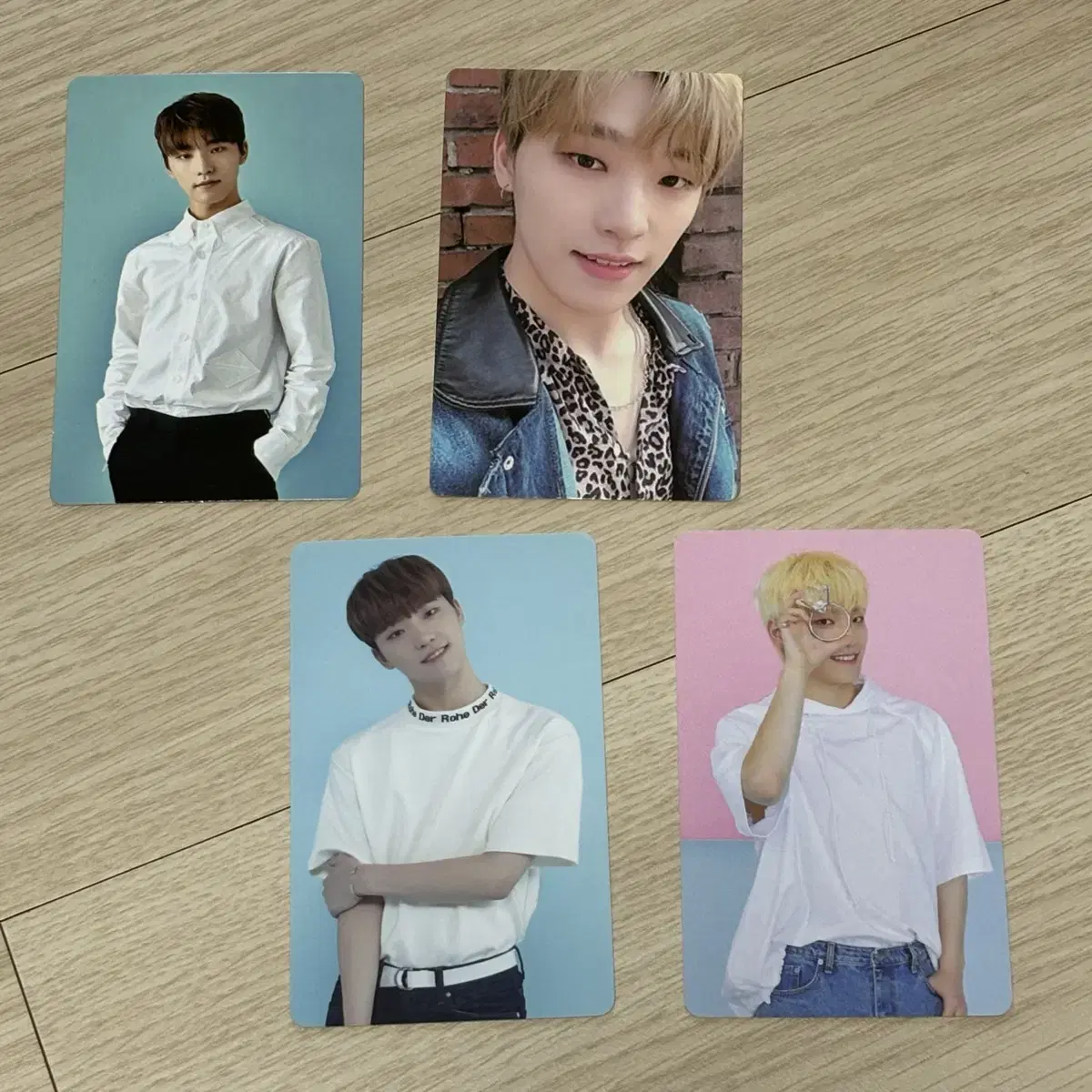 Seventeen dino photocard sells