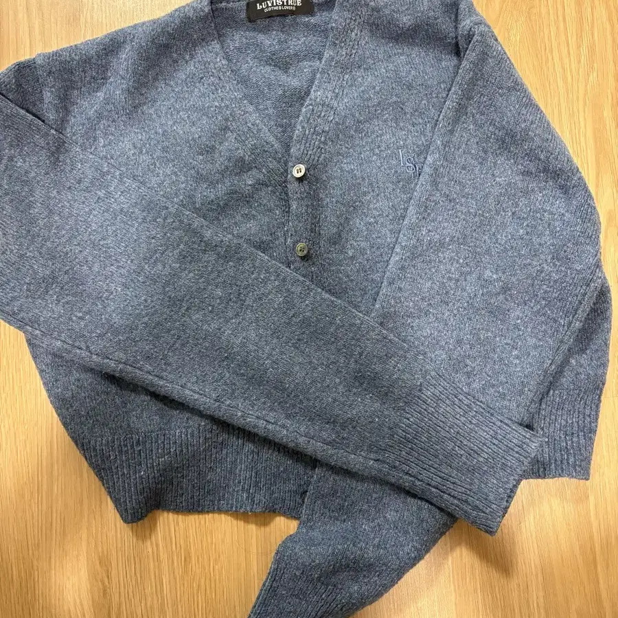 러브이즈트루 IN CROP KNIT CARDIGAN (BLUE) 크롭가디