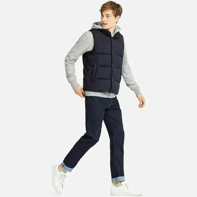 Uniqlo Men's Lightweight down puffer vest size S