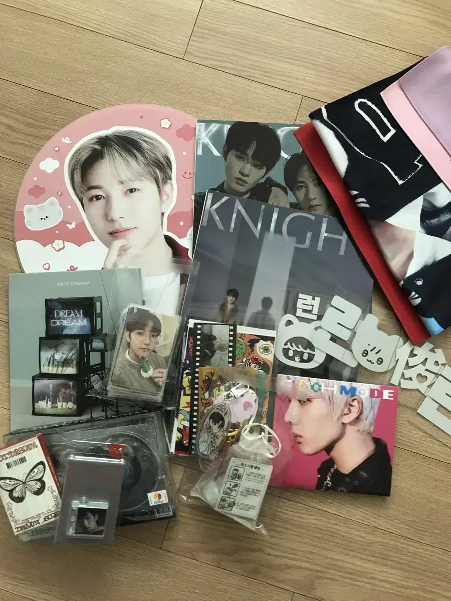 Quick sale renjun photocard slogan wuchiwa etc. official goods and disposal of unused official goods bulk sell 