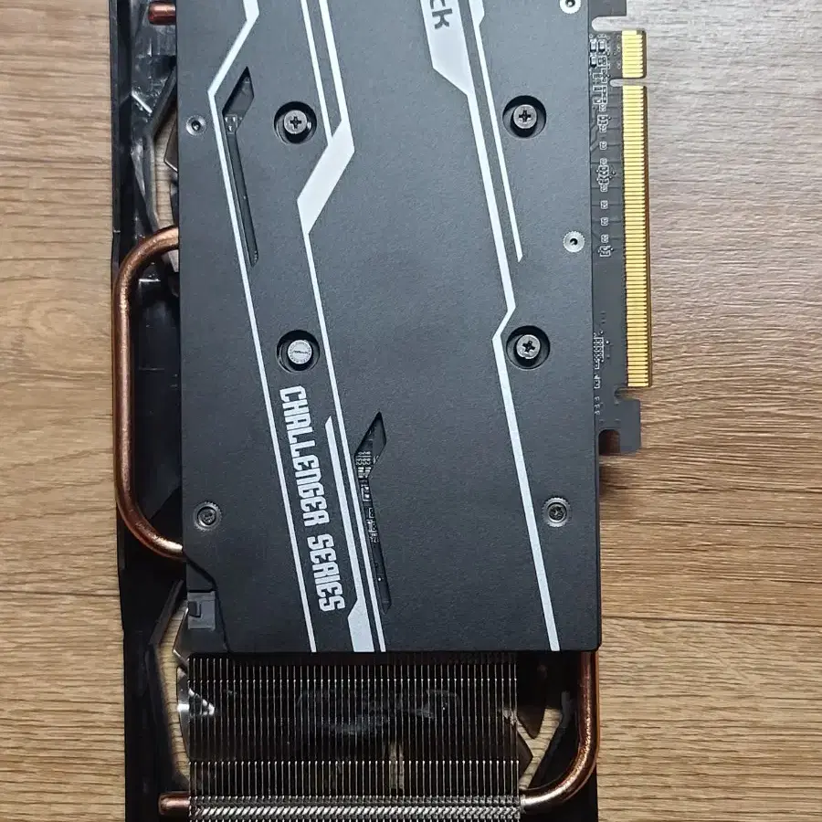 라데온 RX 7600 CHALLENGER OC D6 8GB 팝니다.