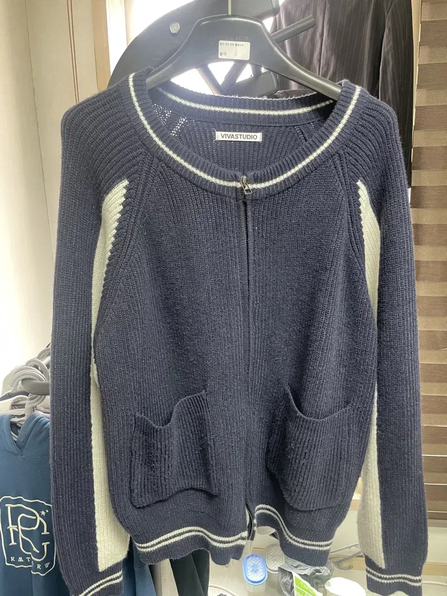 VivaStudio Knit zip-up size M