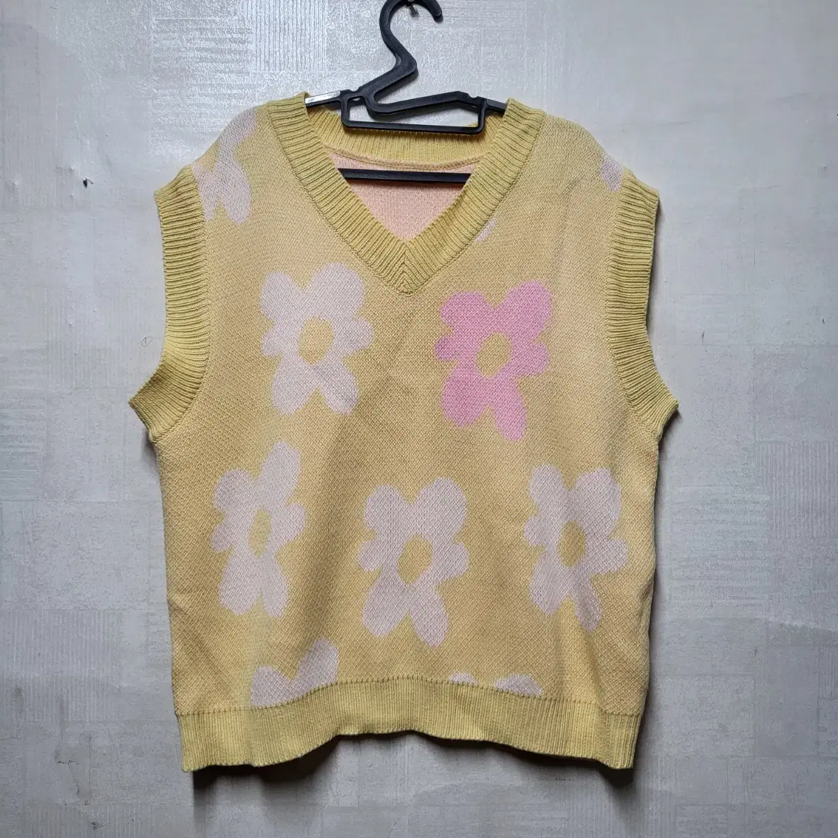 Rosy Rosy Flower Knit Vest