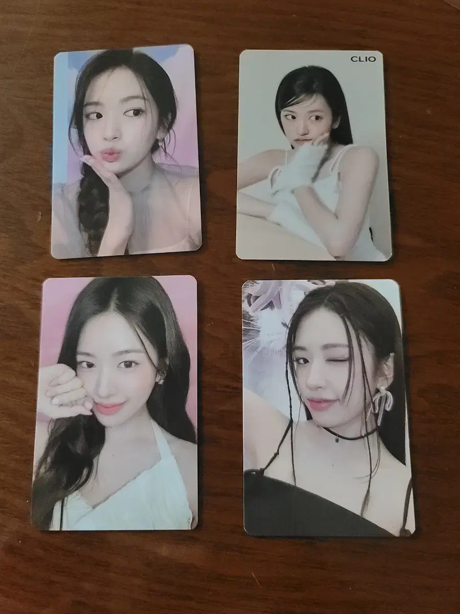 Rio yujin Sells 4 photocards bulk 