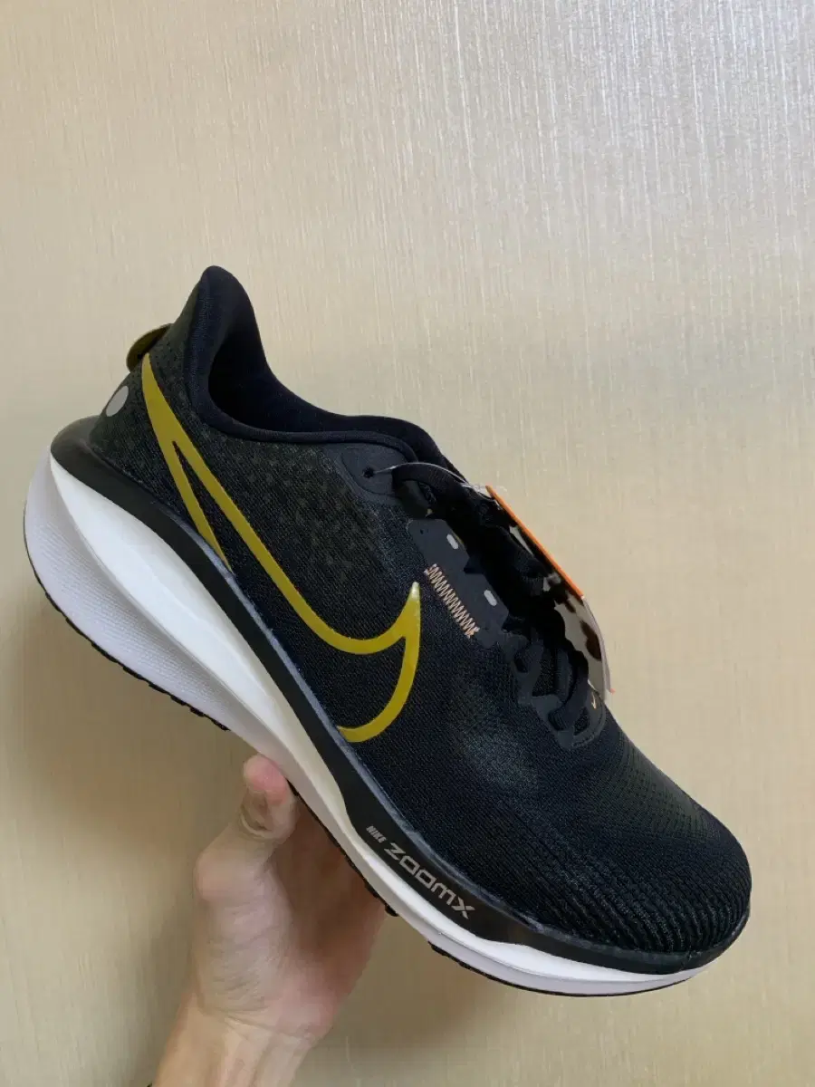 나이키 러닝화 Nike Vomero 17 (265mm)