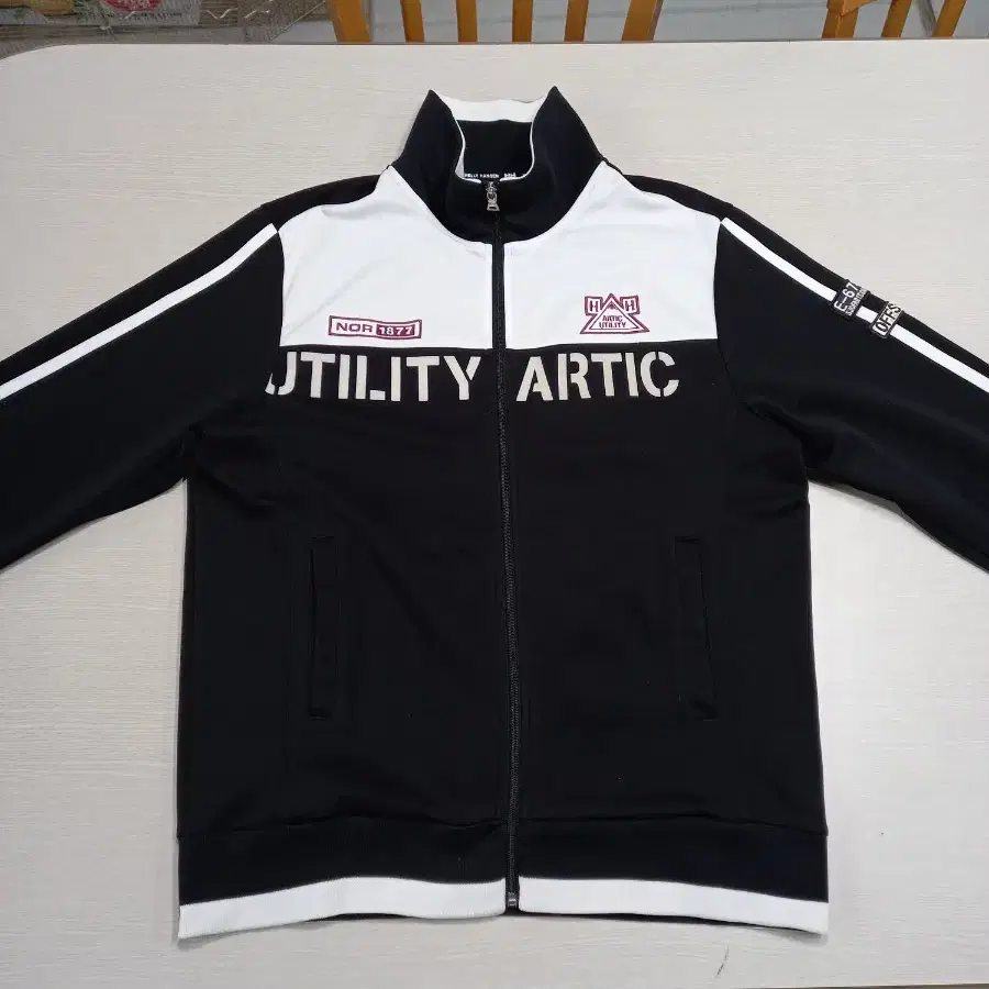 XL105 HELLY HANSEN 봄가을용 트레이닝상의 블랙 XL-349