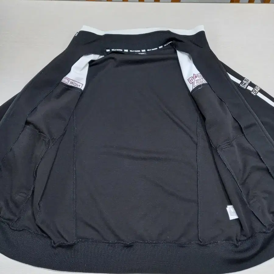 XL105 HELLY HANSEN 봄가을용 트레이닝상의 블랙 XL-349