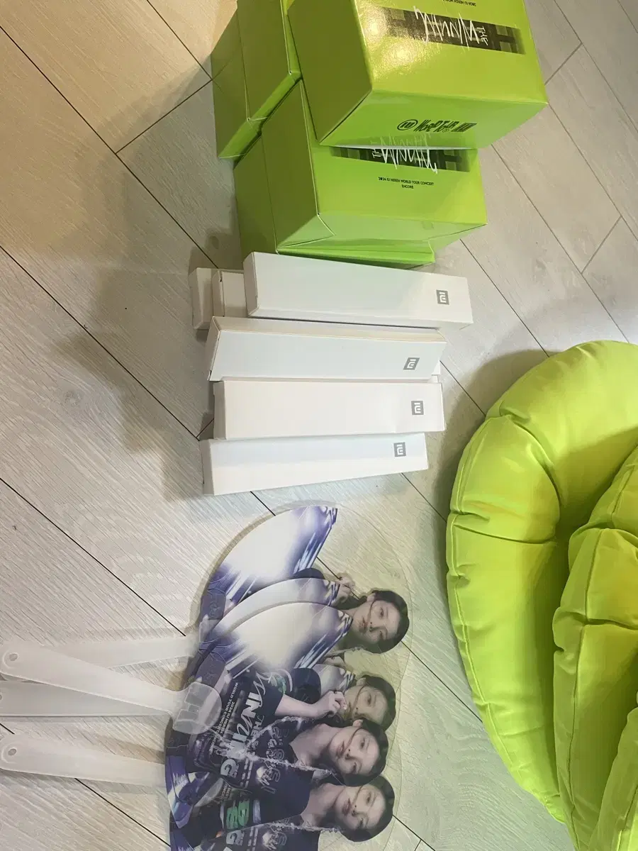 [Unsealed]IU The Warming Concert Goods Cushion, Telescope, Fan, Ballpoint Pen