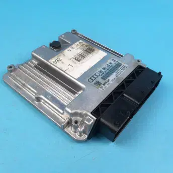 아우디 A4 ECU 8K2 907 115 / 8K2907115