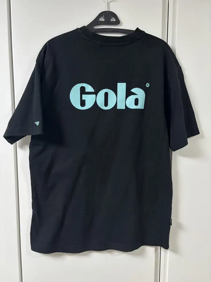 Gola 블랙 반팔티셔츠