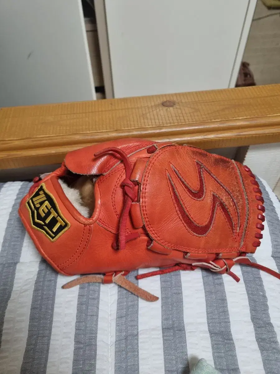 Jet Pitching Glove