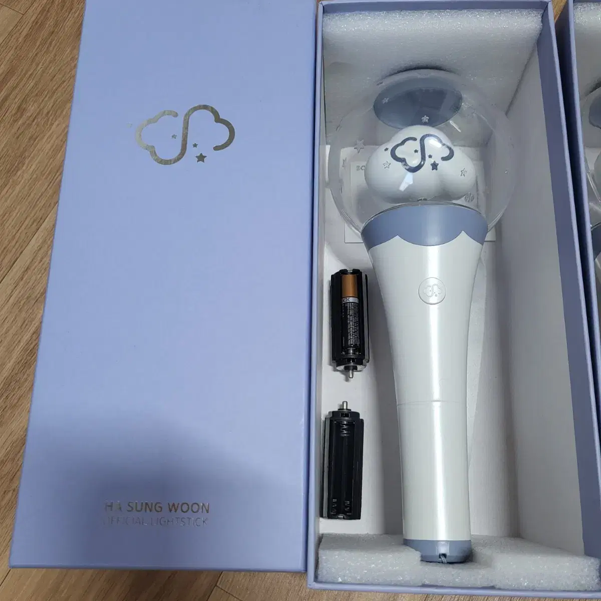 Sungwoon Ha lightstick rattle