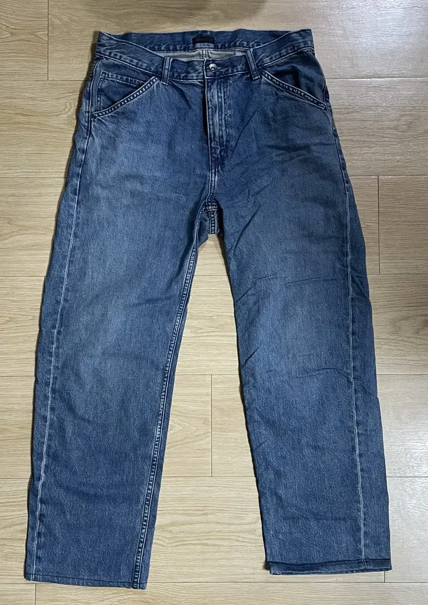 Uniqlo Wide-Straight Jeans Size 31