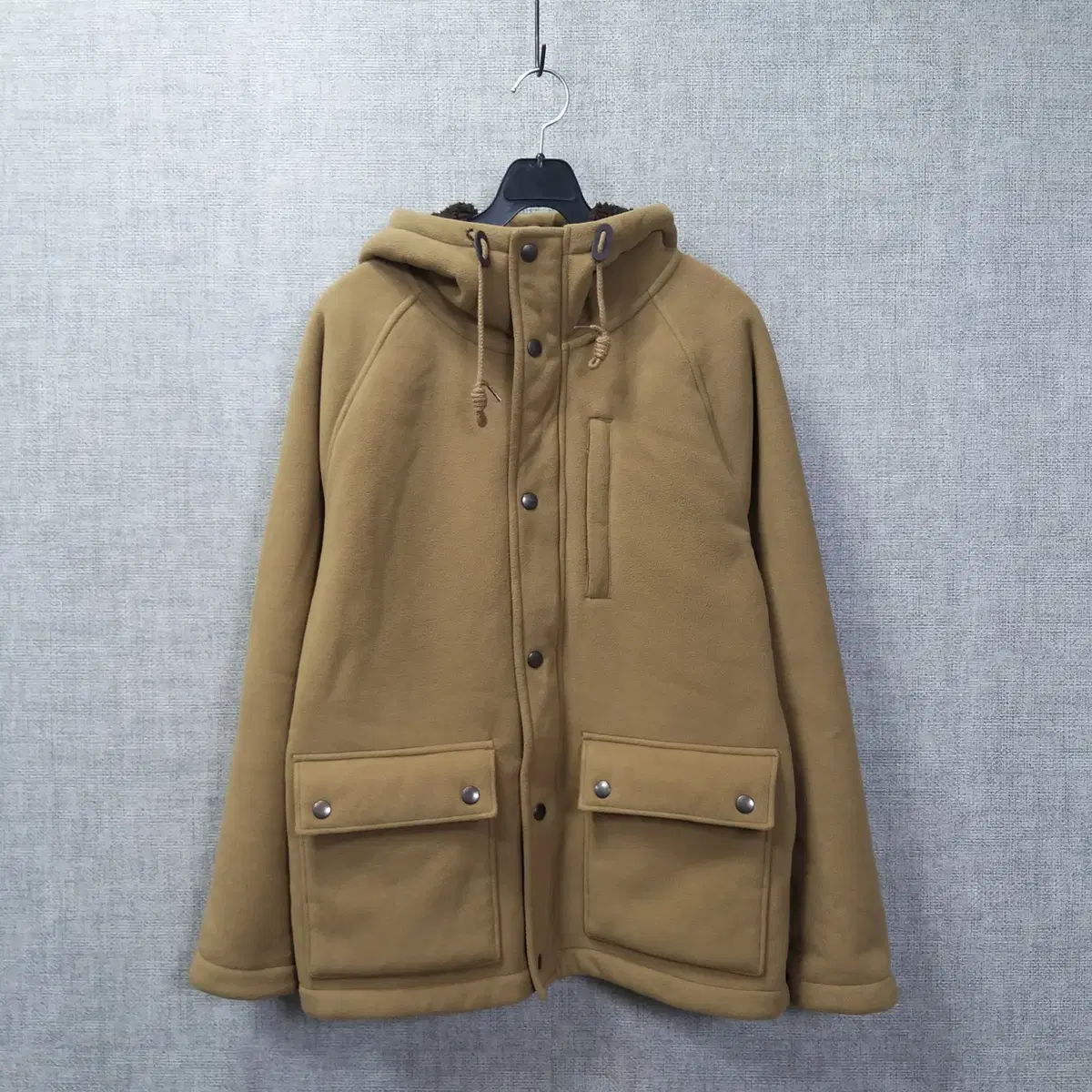 16. uniqlo beige perianth hooded zip-up men95