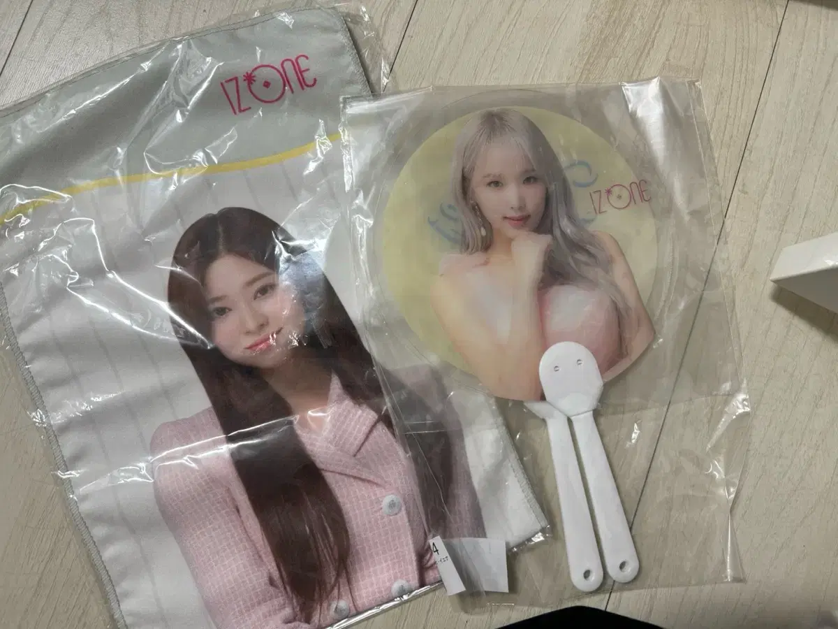 Minjoo Kim yena Merchandise