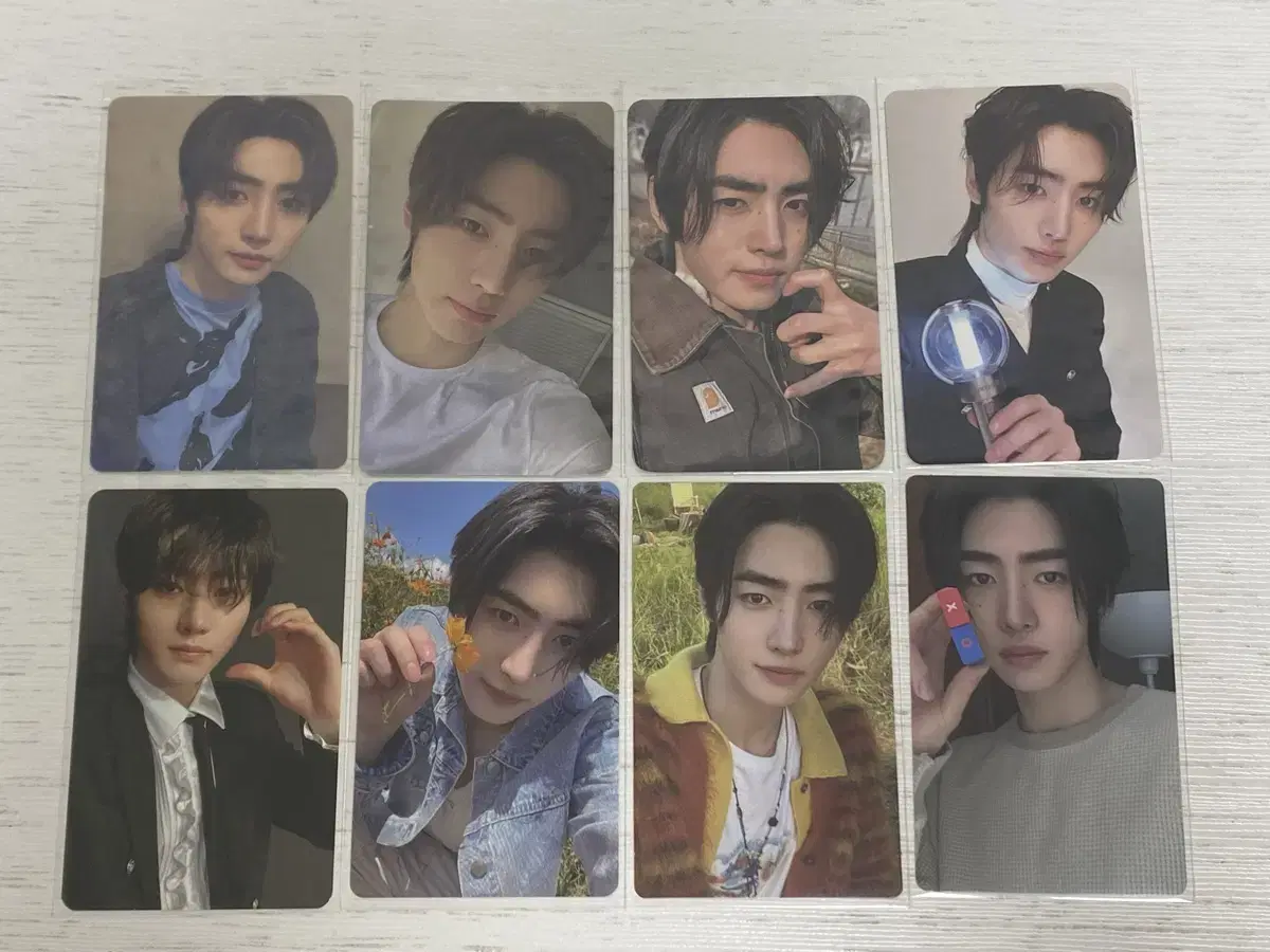 Enhypen sunghoon in bulk of 8 photocards