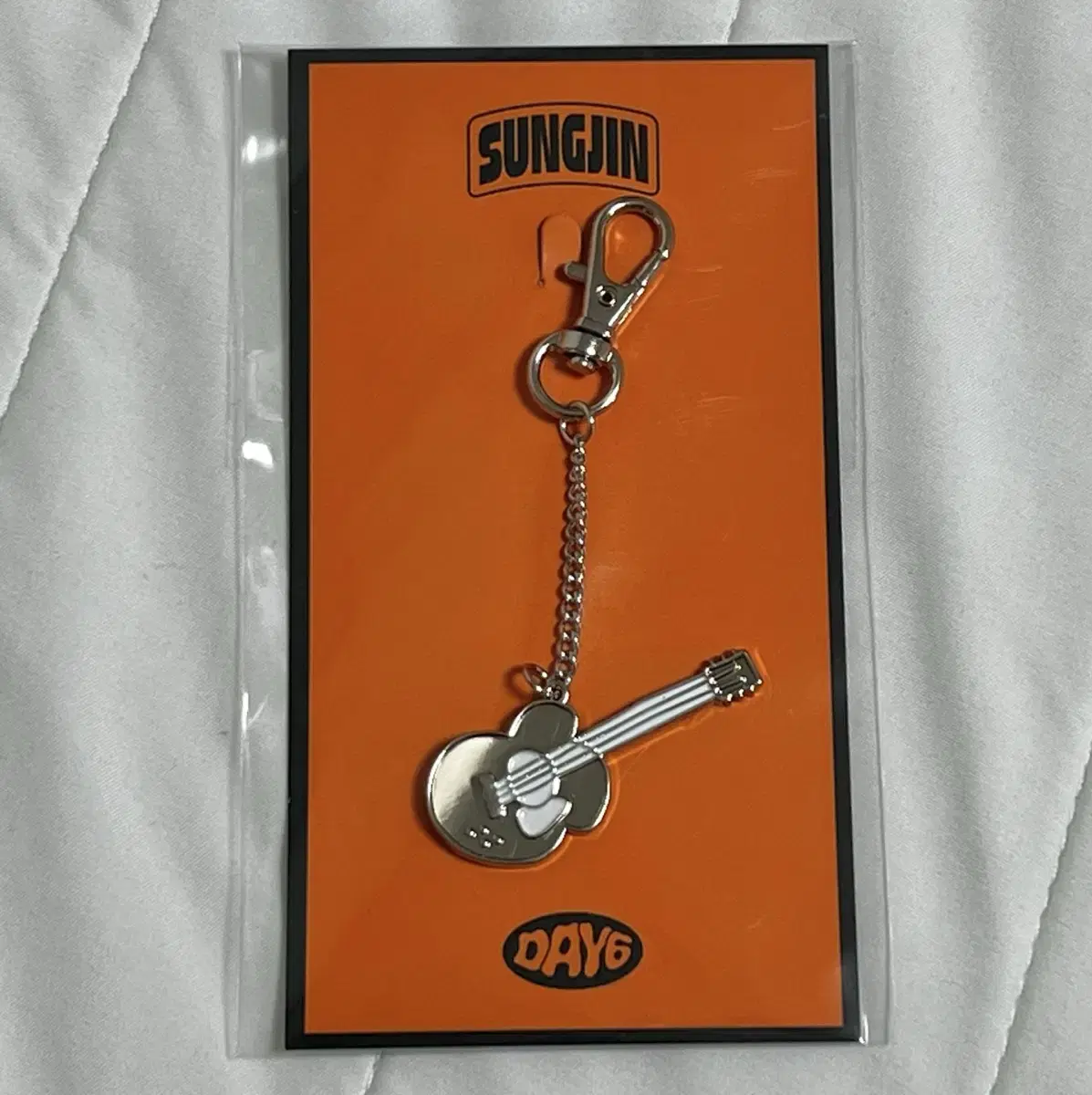 (unsealed) day 6 Sung Jin Instruments keyring Guitars cignature Charms